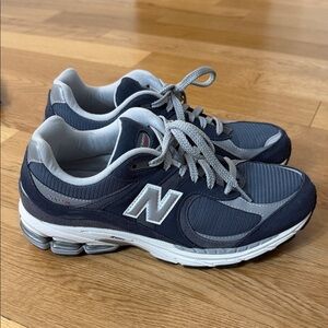 New Balance Men's Dark Blue and Light Gray Sneakers